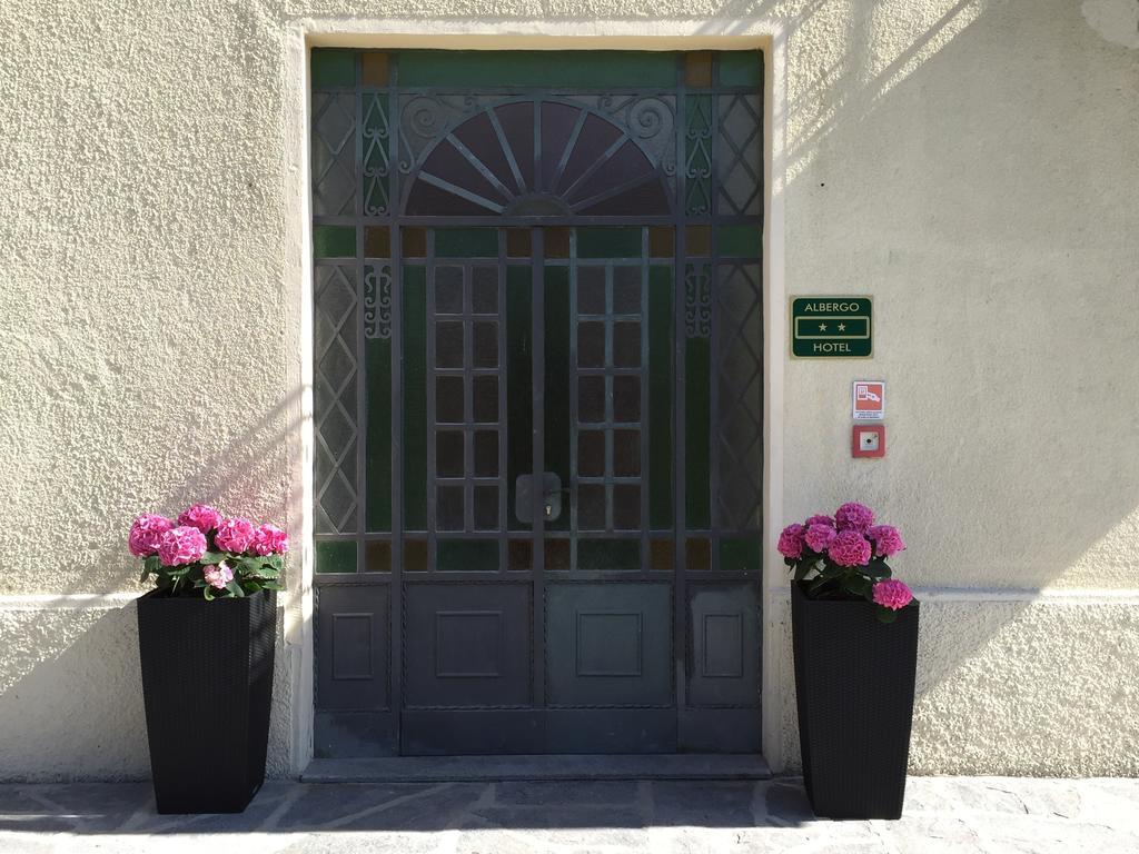 Hotel Villa San Fedele Сан Феделе Интелви Екстериор снимка