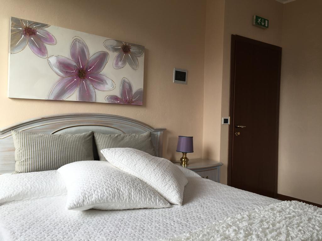 Hotel Villa San Fedele Сан Феделе Интелви Стая снимка