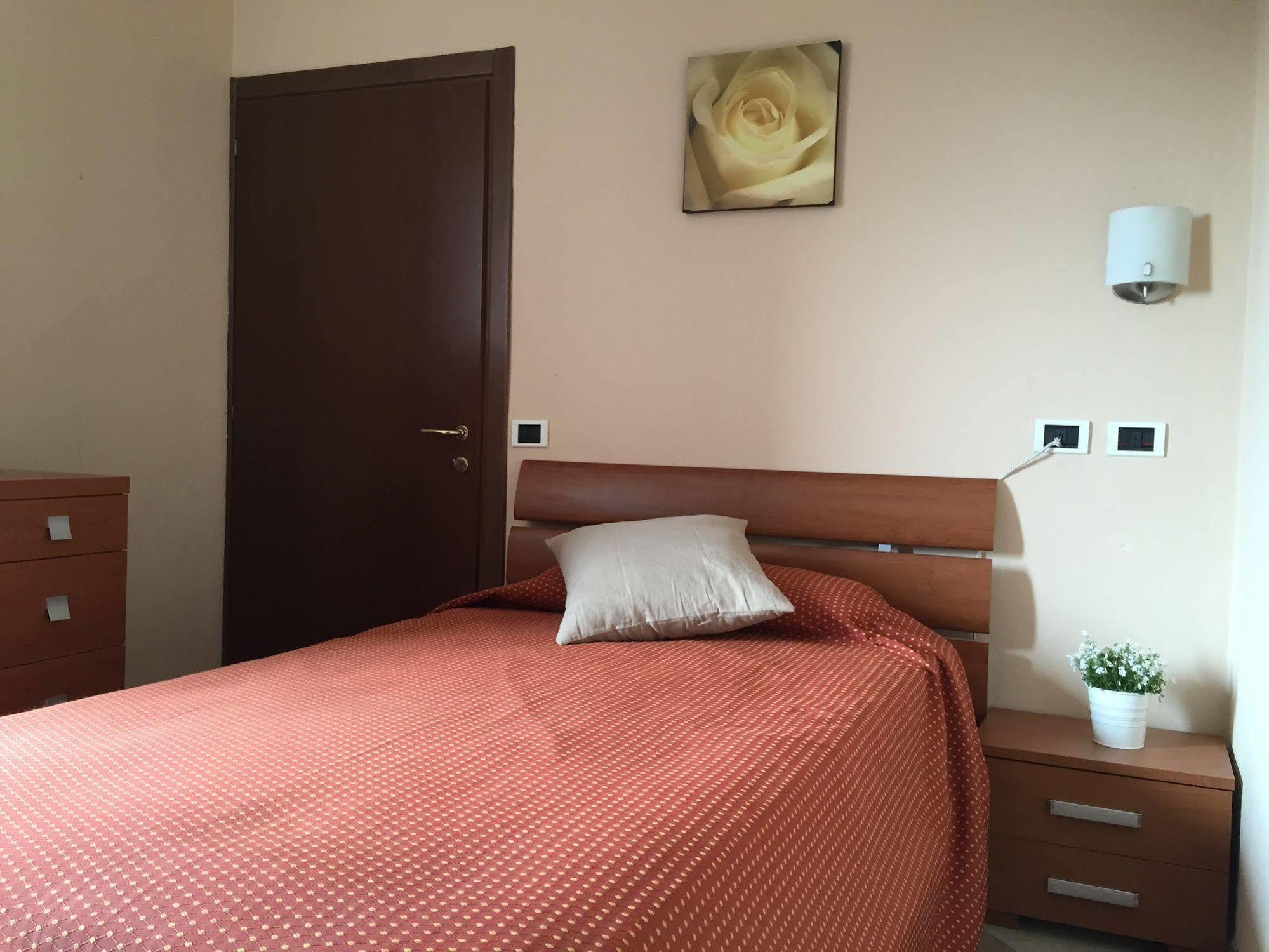 Hotel Villa San Fedele Сан Феделе Интелви Екстериор снимка