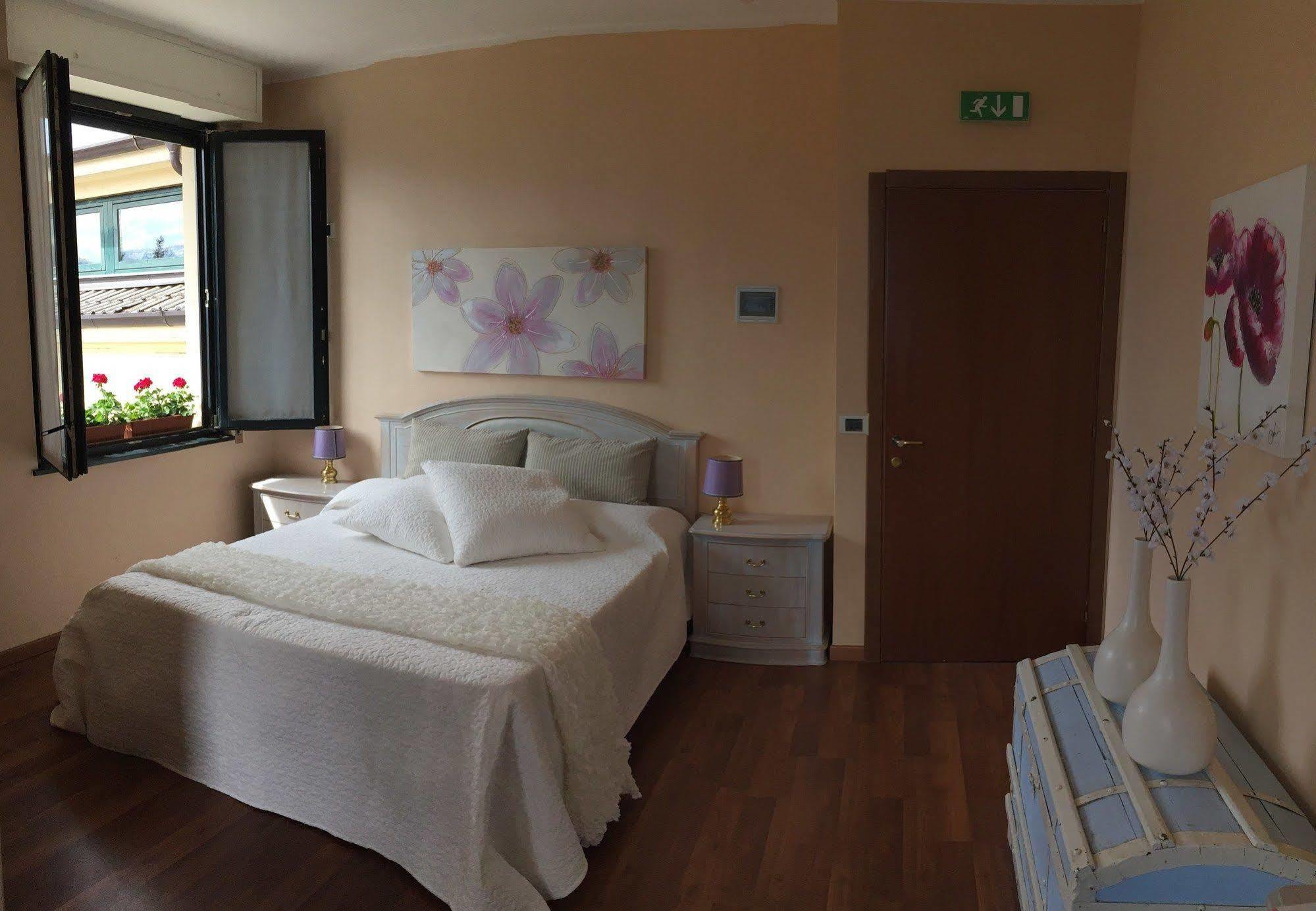 Hotel Villa San Fedele Сан Феделе Интелви Екстериор снимка