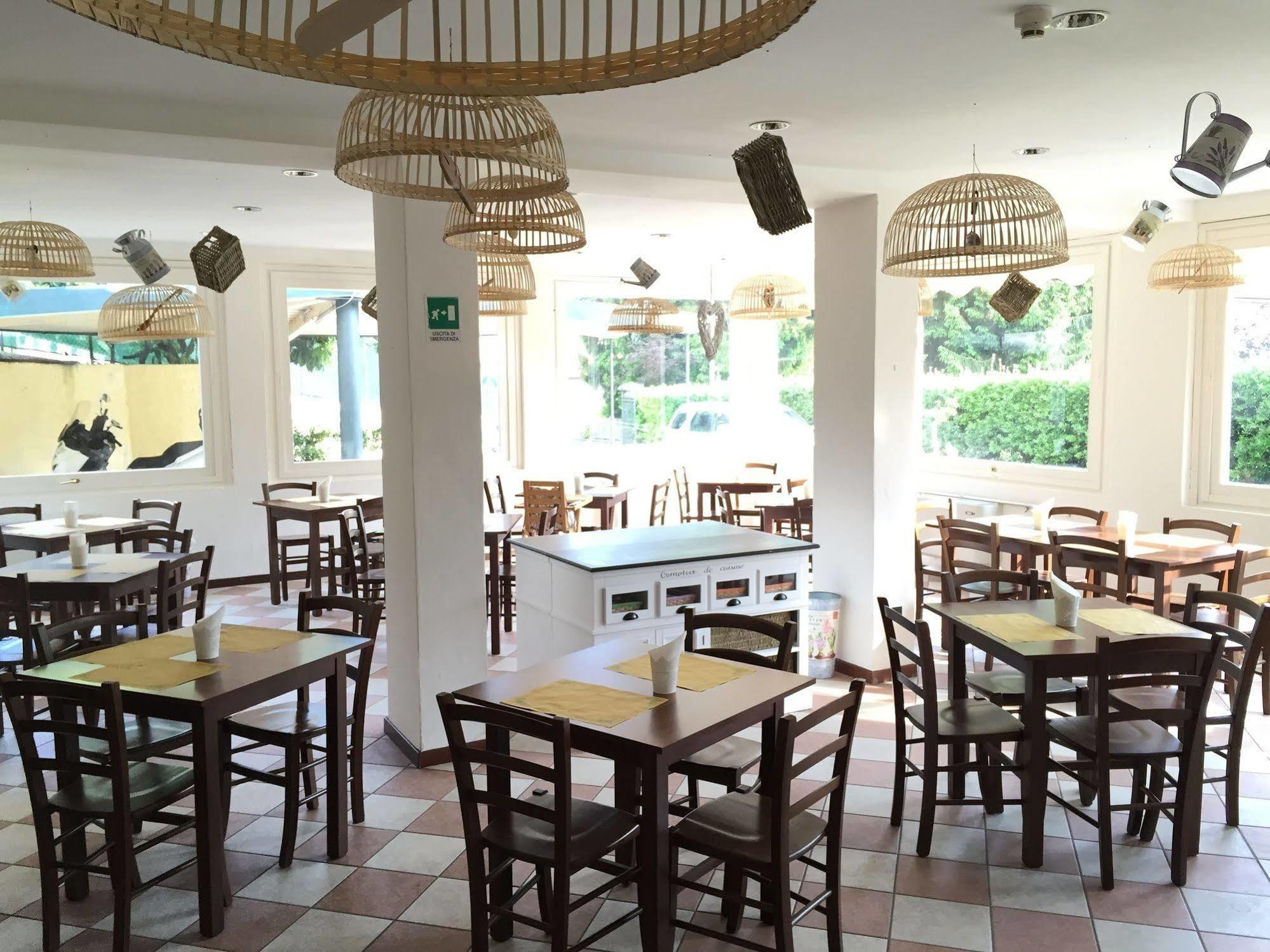 Hotel Villa San Fedele Сан Феделе Интелви Екстериор снимка