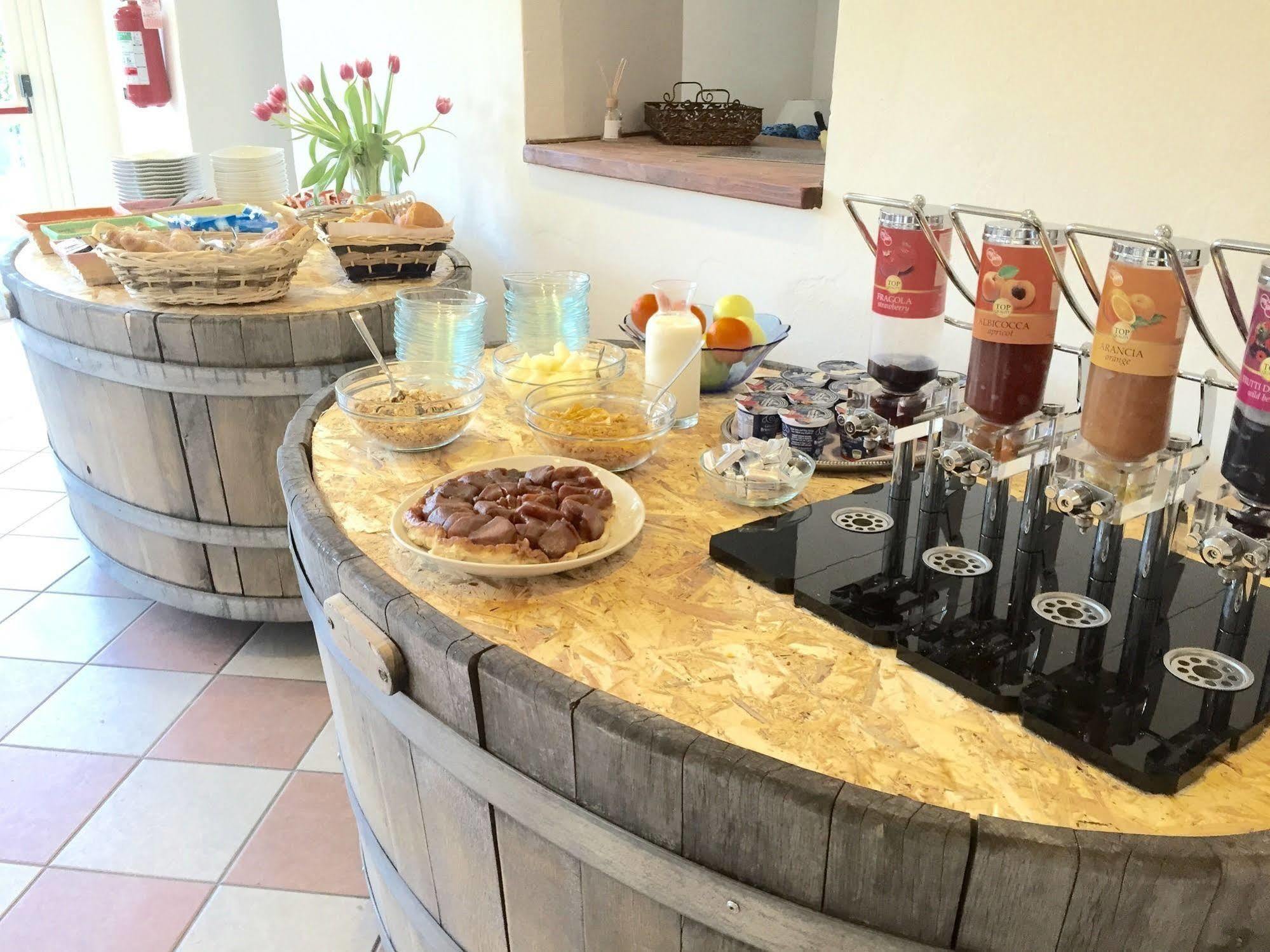 Hotel Villa San Fedele Сан Феделе Интелви Екстериор снимка