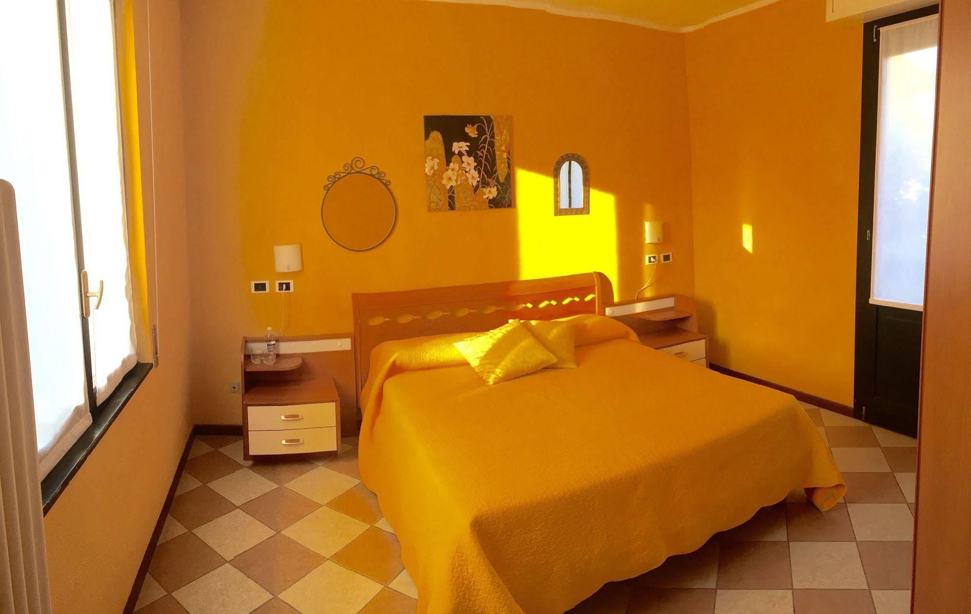 Hotel Villa San Fedele Сан Феделе Интелви Екстериор снимка